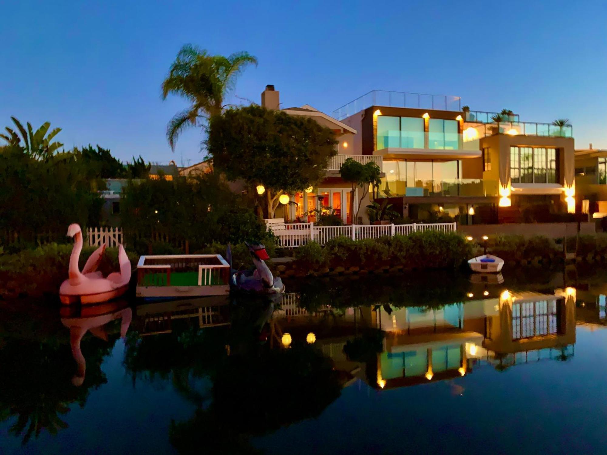 Chic Venice Beach Bungalow Steps From The Canals & Beach لوس أنجلوس المظهر الخارجي الصورة